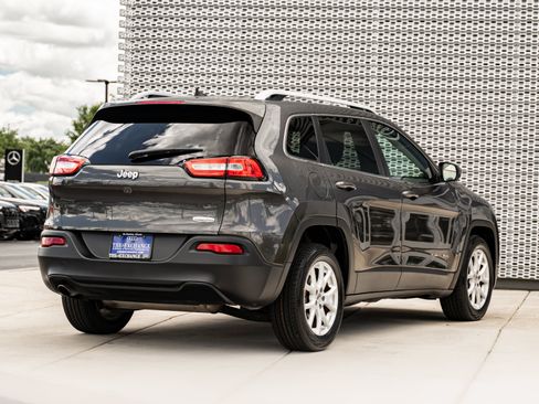 Used 2016 Jeep Cherokee Latitude w/ Cold Weather Group FWD image 4
