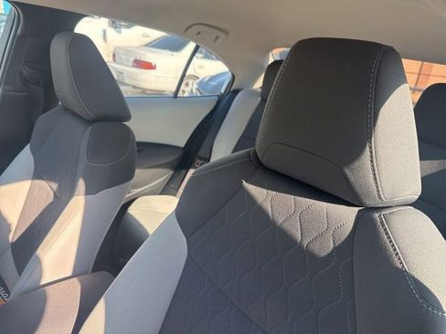 Used 2021 Toyota Corolla LE image 9