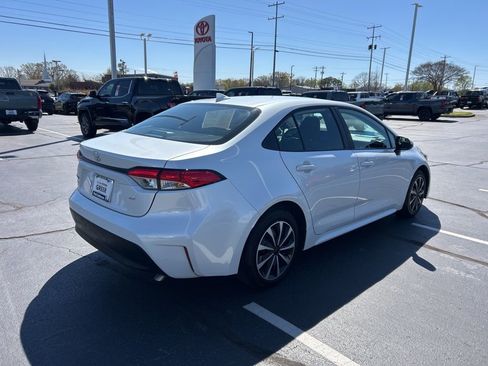 Used 2025 Toyota Corolla LE image 16