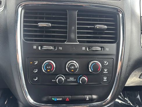 Used 2019 Dodge Grand Caravan SE FWD image 28