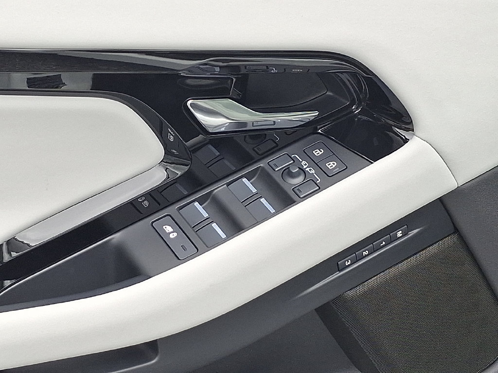 New 2026 Land Rover Range Rover Evoque S AWD/4WD image 8