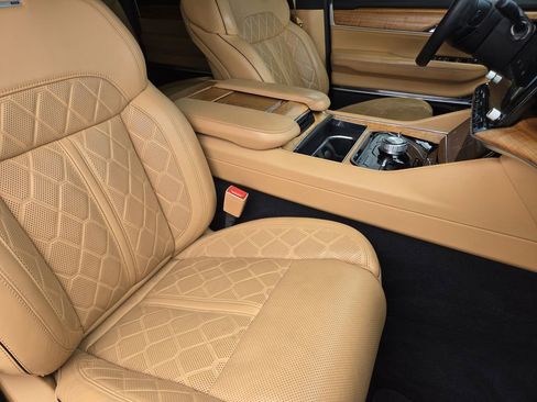 Used 2022 Jeep Grand Wagoneer Series III w/ Flexible Seating Group AWD/4WD image 9