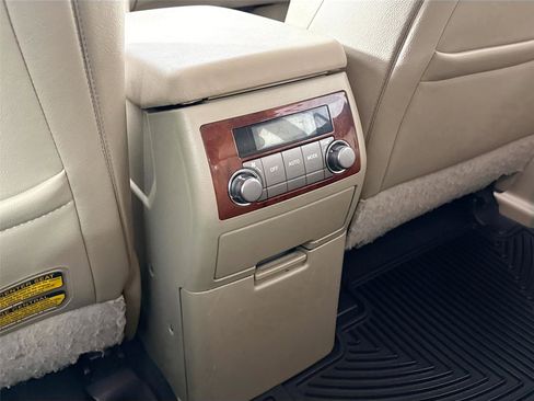Used 2012 Toyota Highlander Limited image 32