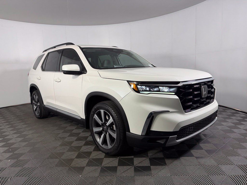 Used 2023 Honda Pilot Touring image 4