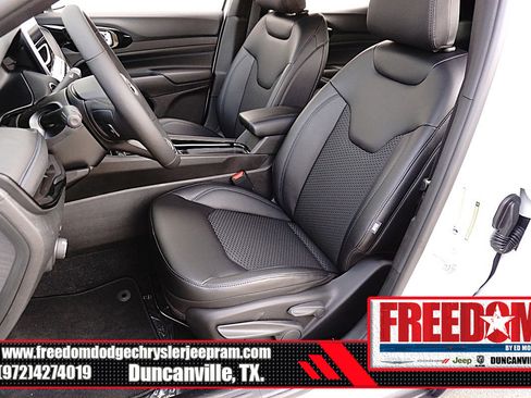 New 2026 Jeep Compass Latitude image 13