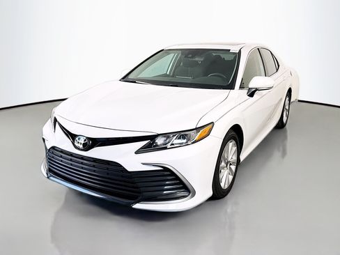 Used 2024 Toyota Camry LE w/ Convenience Package FWD image 4