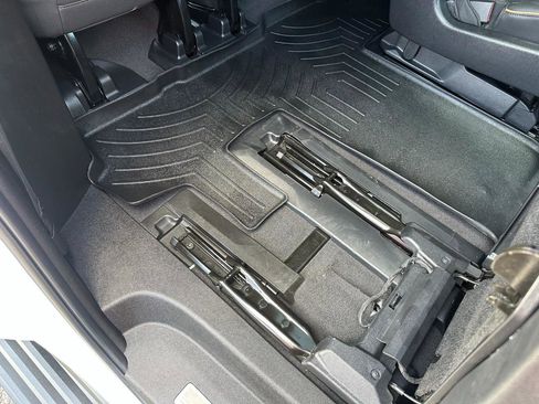 Used 2023 GMC Yukon XL AT4 image 30