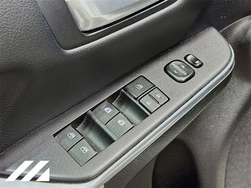 Used 2015 Toyota Camry SE image 18