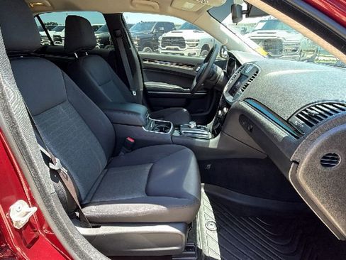 Used 2023 Chrysler 300 Touring w/ Sport Appearance Package RWD image 31