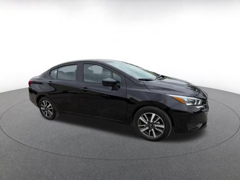 Used 2025 Nissan Versa SV FWD image 2