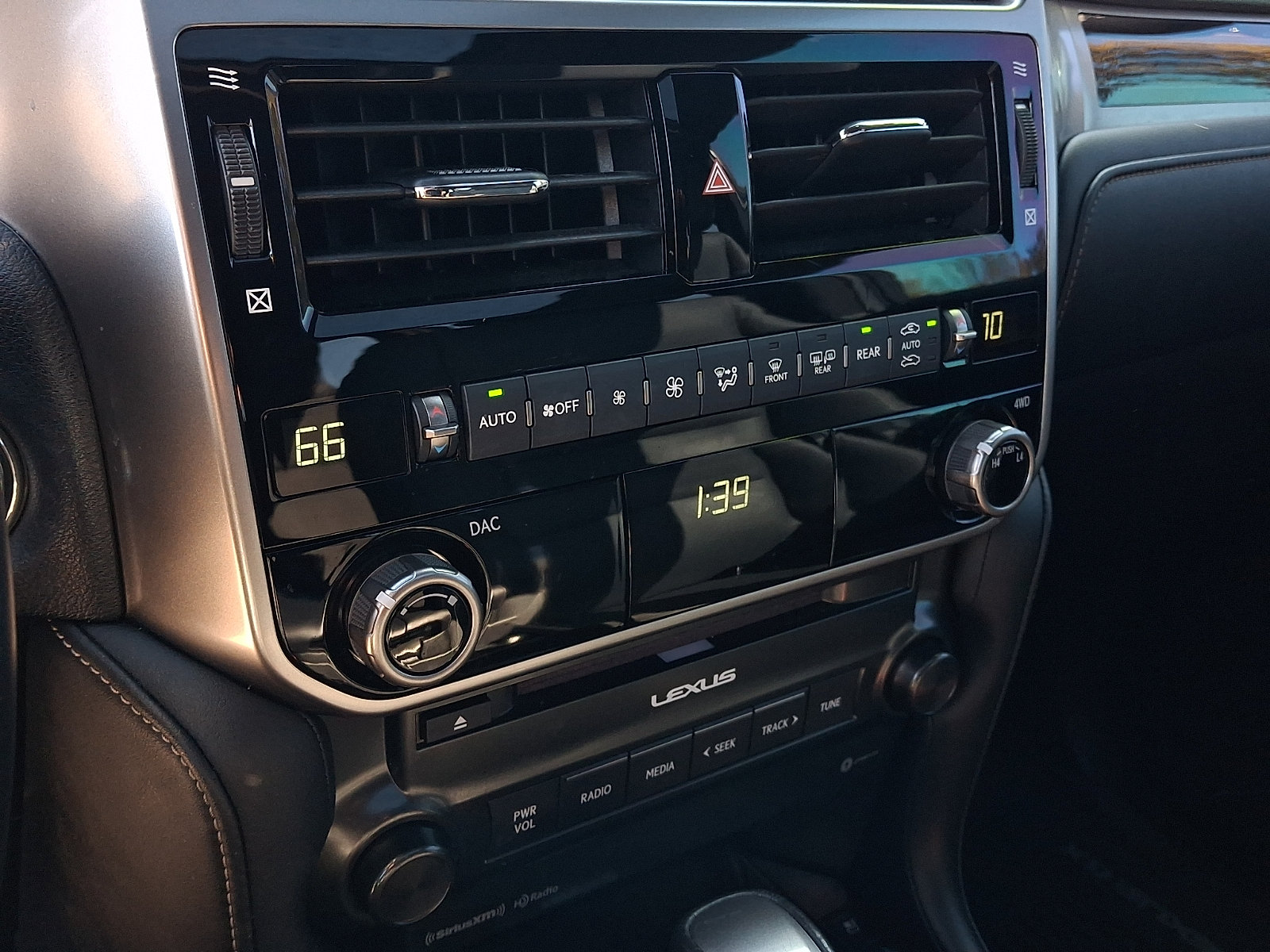 Certified 2023 Lexus GX 460 Premium w/ Premium Package AWD/4WD image 17