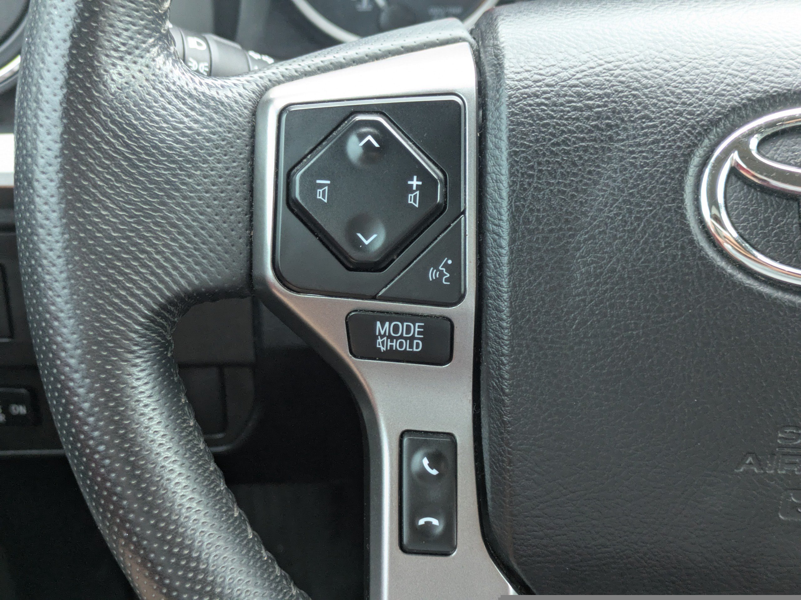 Used 2021 Toyota Tacoma SR5 AWD/4WD image 22