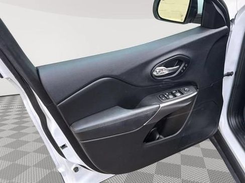 Used 2019 Jeep Cherokee Limited AWD/4WD image 14