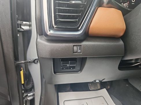 Used 2023 GMC Canyon AT4 w/ AT4 Premium Package AWD/4WD image 11