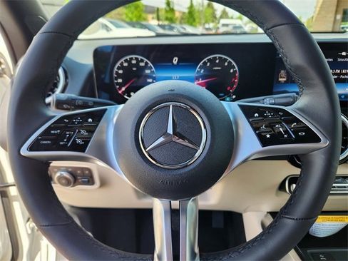 Certified 2025 Mercedes-Benz GLB 250 4MATIC image 19