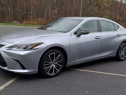 Used 2022 Lexus ES 350 w/ Premium Package image 4
