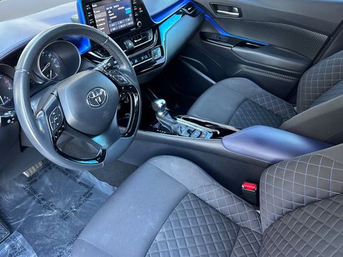 Used 2022 Toyota C-HR XLE image 10
