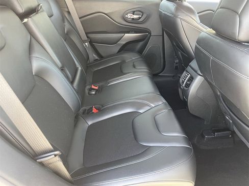 Used 2021 Jeep Cherokee Latitude Plus image 11