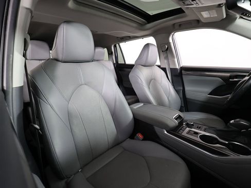 Used 2021 Toyota Highlander Limited image 25