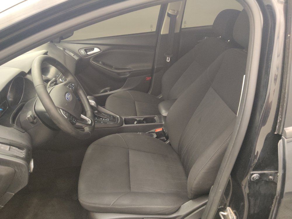 Used 2018 Ford Focus SE w/ SE Appearance Package FWD image 17