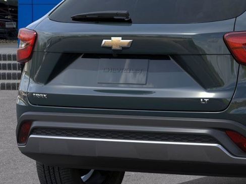 New 2026 Chevrolet Trax LT w/ LT Convenience Package FWD image 14