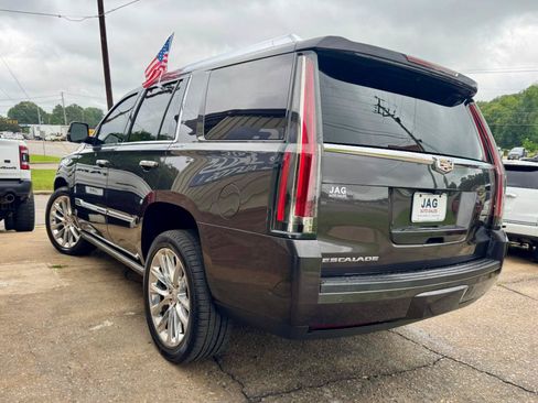 Used 2017 Cadillac Escalade Premium Luxury AWD/4WD image 6