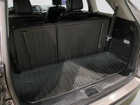 Used 2018 Toyota Highlander XLE image 22