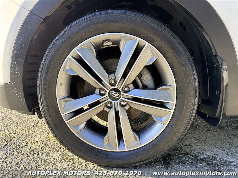 Used 2016 Hyundai Santa Fe SE w/ Option Group 03 AWD/4WD image 20