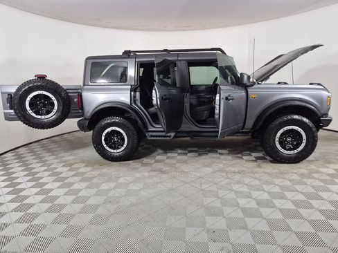 Used 2023 Ford Bronco Badlands w/ Sasquatch Package AWD/4WD image 9