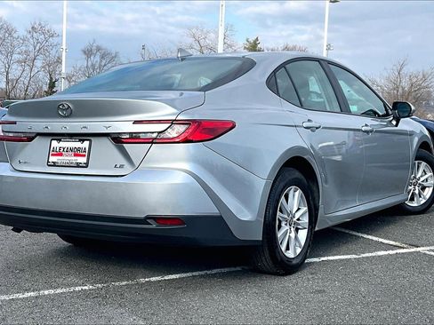 Used 2025 Toyota Camry LE w/ Convenience Package image 12