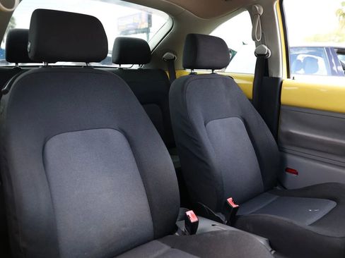 Used 2005 Volkswagen Beetle GL FWD image 19
