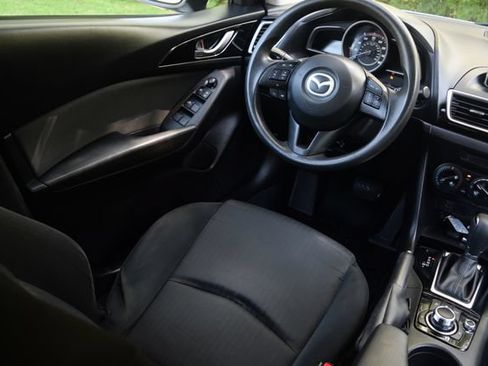 Used 2016 MAZDA MAZDA3 i Sport FWD image 2
