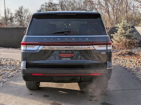 Used 2022 Lincoln Navigator L Reserve image 4