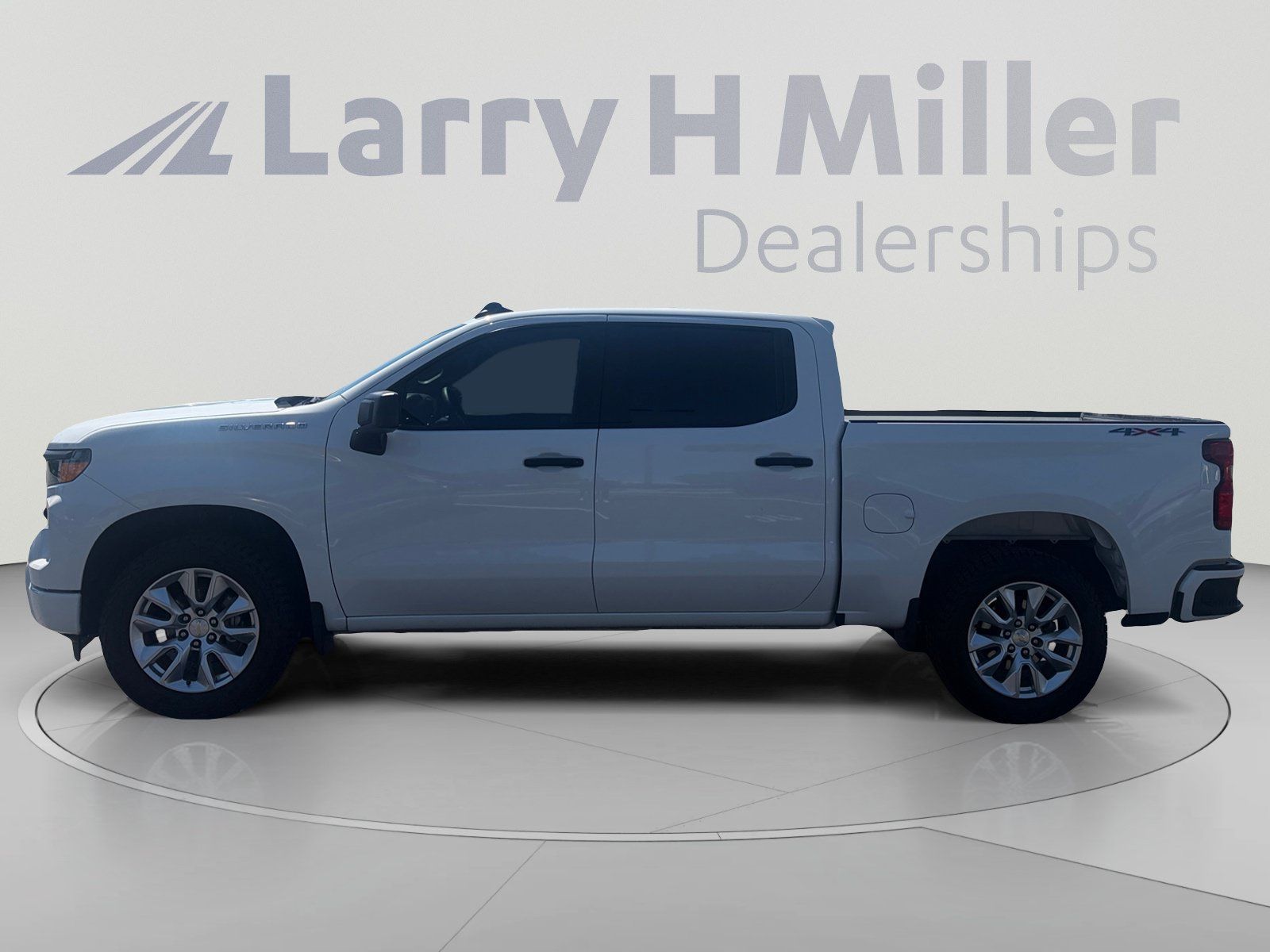 Certified 2024 Chevrolet Silverado 1500 Custom AWD/4WD image 2