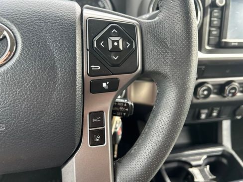 Used 2019 Toyota Tacoma SR5 AWD/4WD image 26