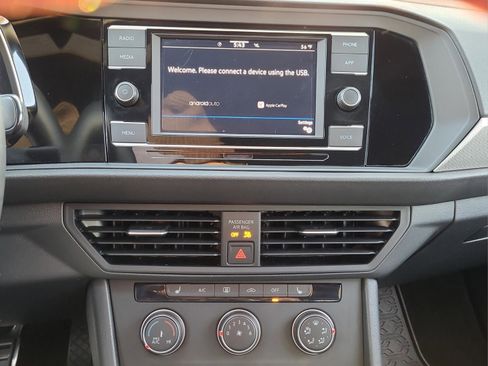 Used 2024 Volkswagen Jetta Sport image 16