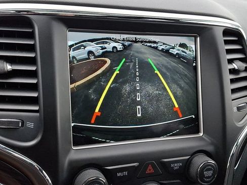 Used 2018 Jeep Grand Cherokee Overland AWD/4WD image 24