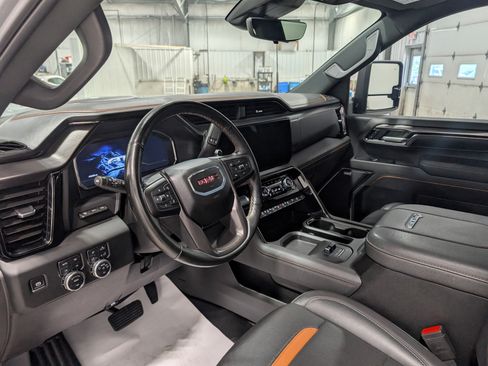 Used 2024 GMC Sierra 2500 AT4 w/ AT4 Premium Plus Package AWD/4WD image 16