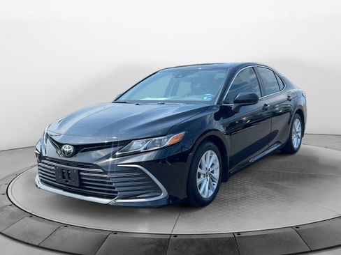 Used 2024 Toyota Camry LE FWD image 3
