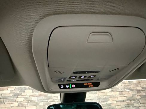 Used 2022 Buick Enclave Essence w/ Experience Buick Package FWD image 25