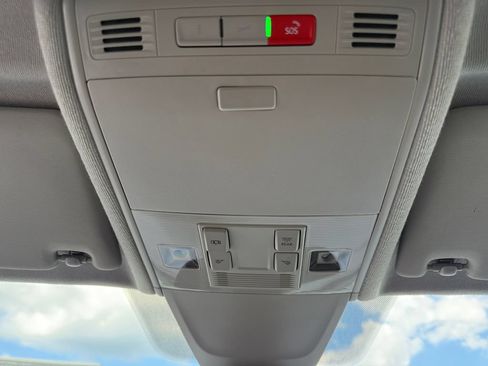 Used 2023 Volkswagen Tiguan SE FWD image 19