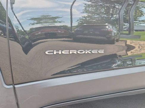 Used 2015 Jeep Cherokee Latitude FWD image 33