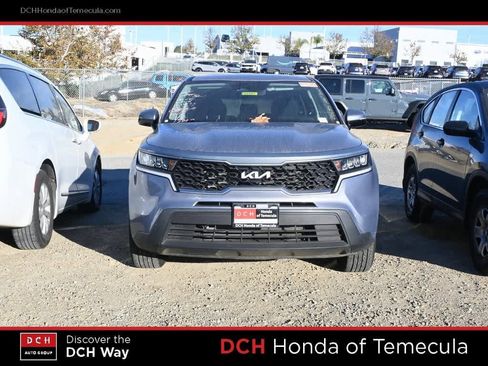 Used 2023 Kia Sorento LX image 2
