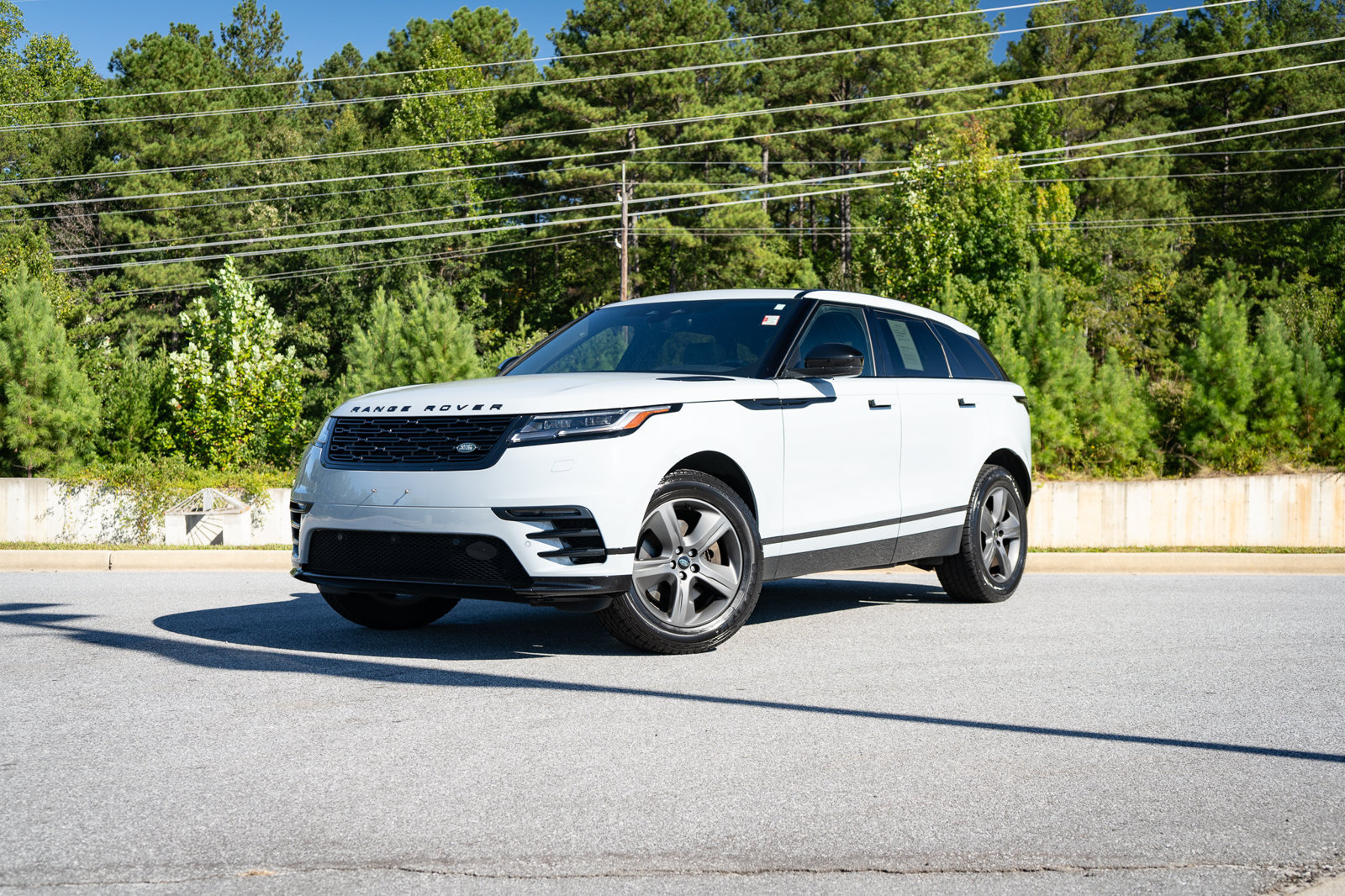 Used 2025 Land Rover Range Rover Velar Dynamic SE AWD/4WD image 1