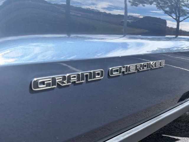 Used 2019 Jeep Grand Cherokee Limited AWD/4WD image 24