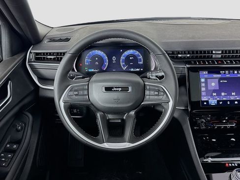 New 2025 Jeep Grand Cherokee Laredo X w/ Luxury Tech Group I image 29