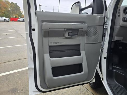 Used 2024 Ford E-350 and Econoline 350 Super Duty w/ Driver's Safety Package image 31