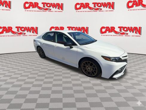 Used 2024 Toyota Camry SE FWD image 2