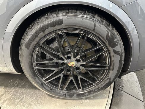 New 2026 Porsche Cayenne Coupe AWD/4WD image 14