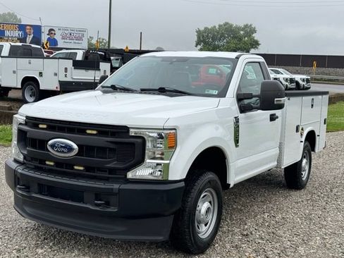 Used 2022 Ford F250 XL w/ Power Equipment Group AWD/4WD image 2